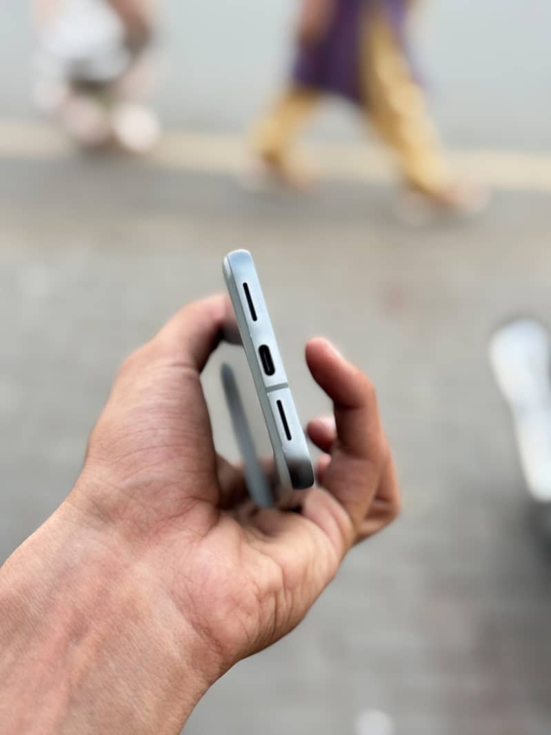 Google Pixel 8 6