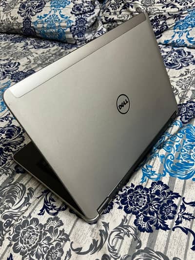 Dell latitude E6440 4th generation. 4 gb ram