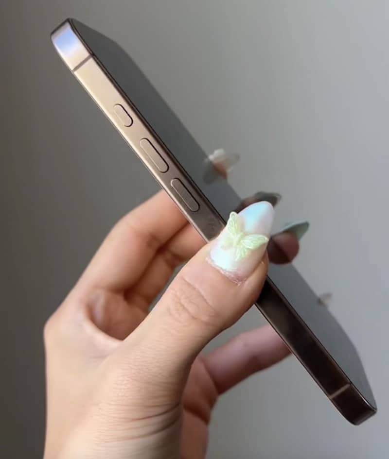 Iphone 16 pro 6