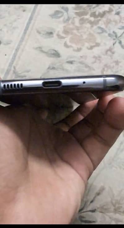 Samsung S20 plus 2 lines in screen condition 10/10