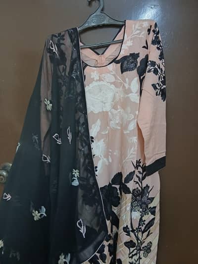Women's 3 peice lawn embrodered suit with chiffon embrodered dupata