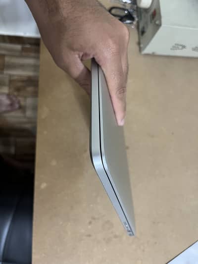 MacBook Pro 2015 core i5 8GB 256GB 13 inches