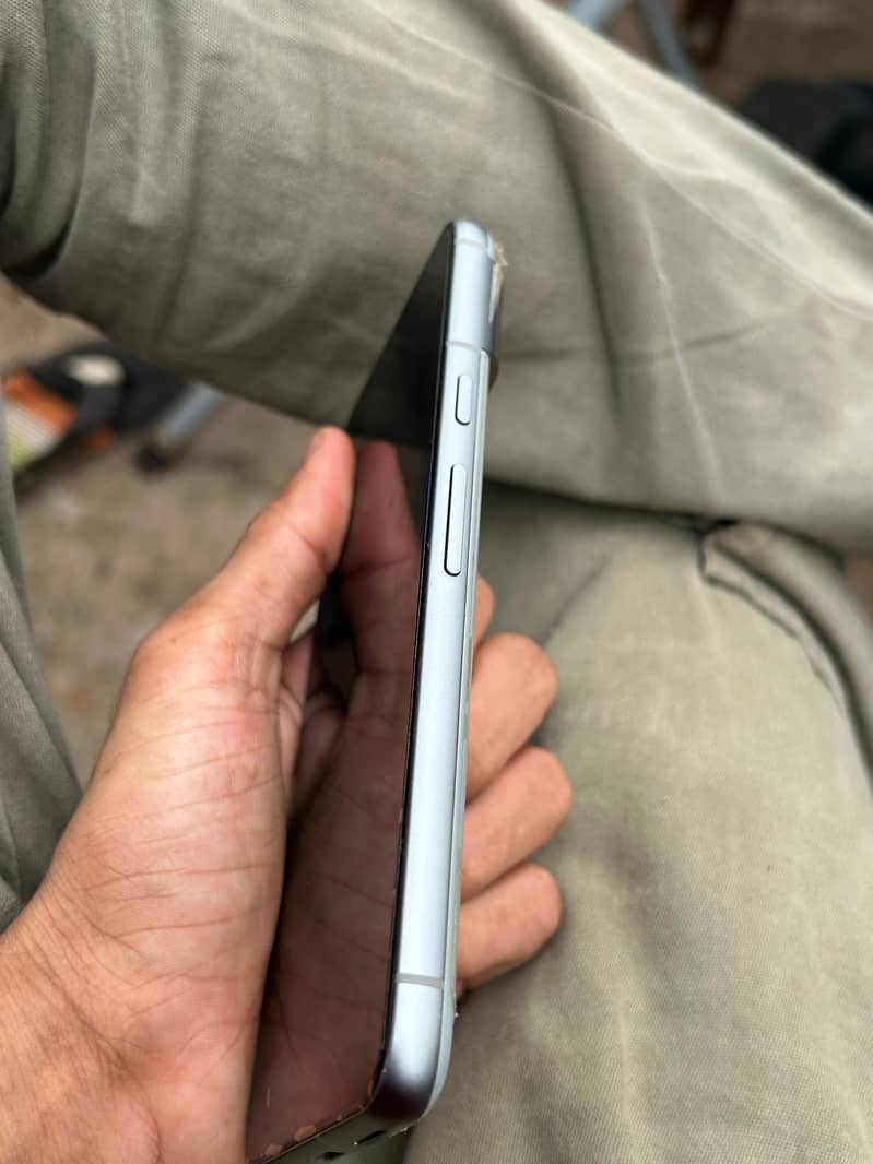 Google Pixel 8 4
