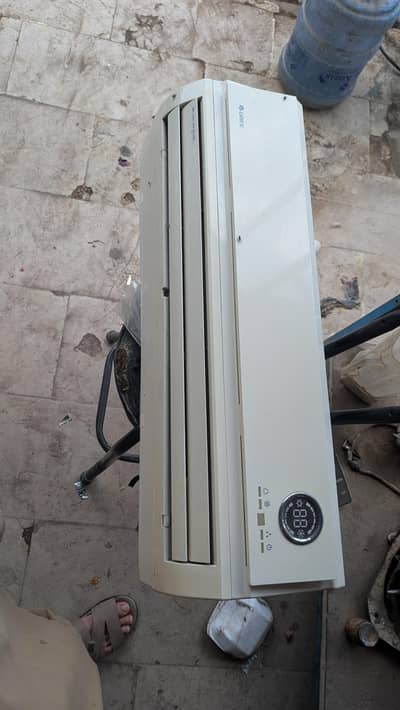 Gree non inverter genuine or gas lock