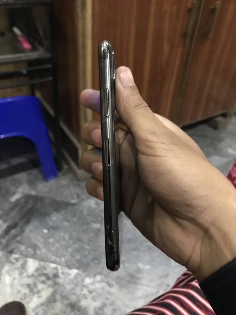 Apple iPhone X 3