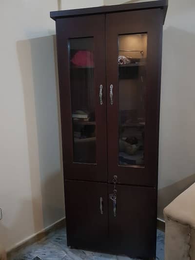 single dark brown divider/showcase in perfect condition