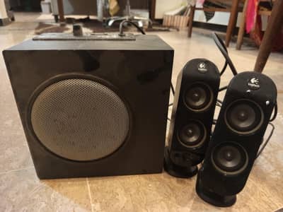 Logitech X-230 2.1 multimedia speakera