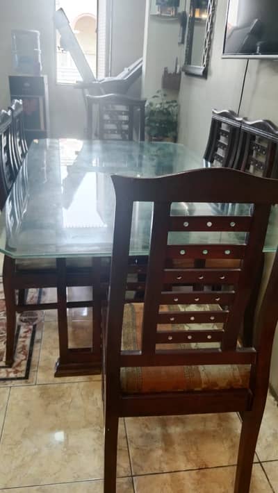 Sheesham dinning table in very good condition urgent sell