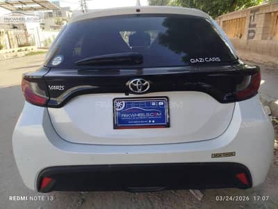 Toyota Yaris 2022 reg 2025 pearl white