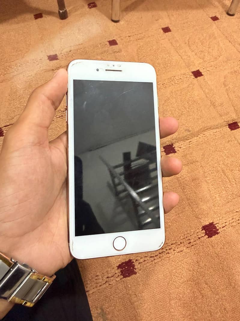 Apple iPhone 8 Plus 1