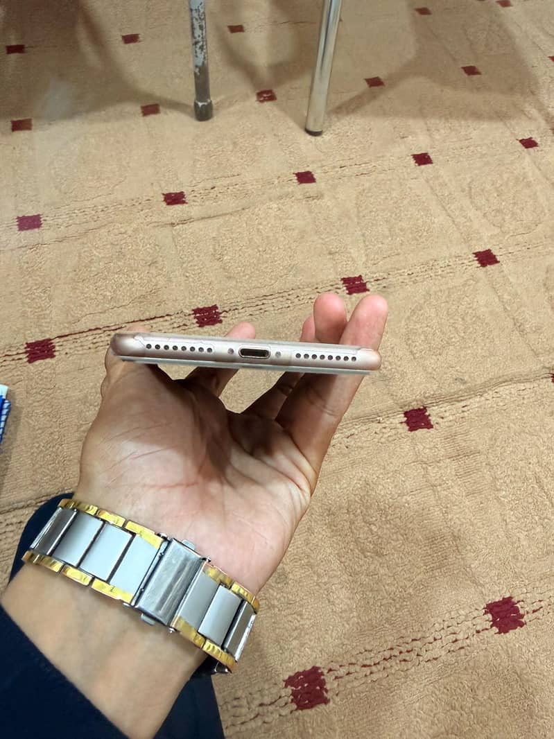 Apple iPhone 8 Plus 4