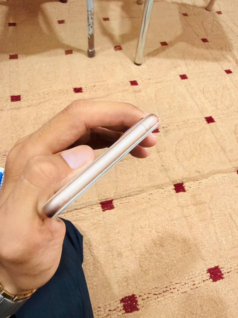 Apple iPhone 8 Plus 5