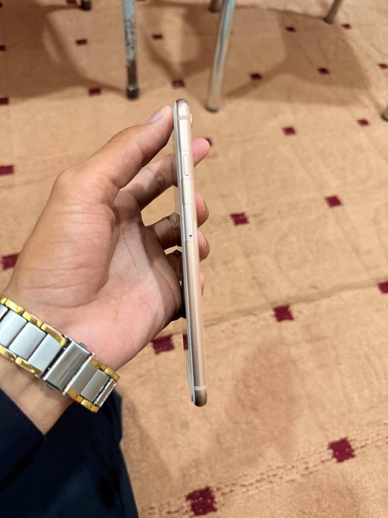 Apple iPhone 8 Plus 6