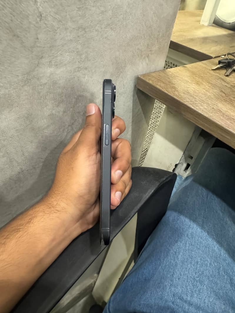 Apple iPhone 15 6