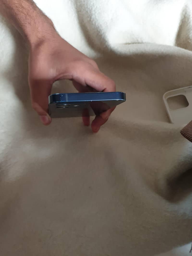 Apple iPhone 12 1
