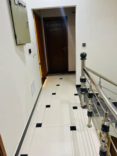 Short term & long term furnished villa for rent in Bahria town.