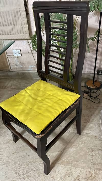 Urgent sell dining table (negotiatable)