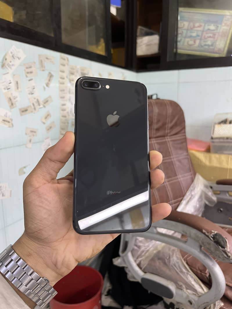 Apple iPhone 8 Plus 0