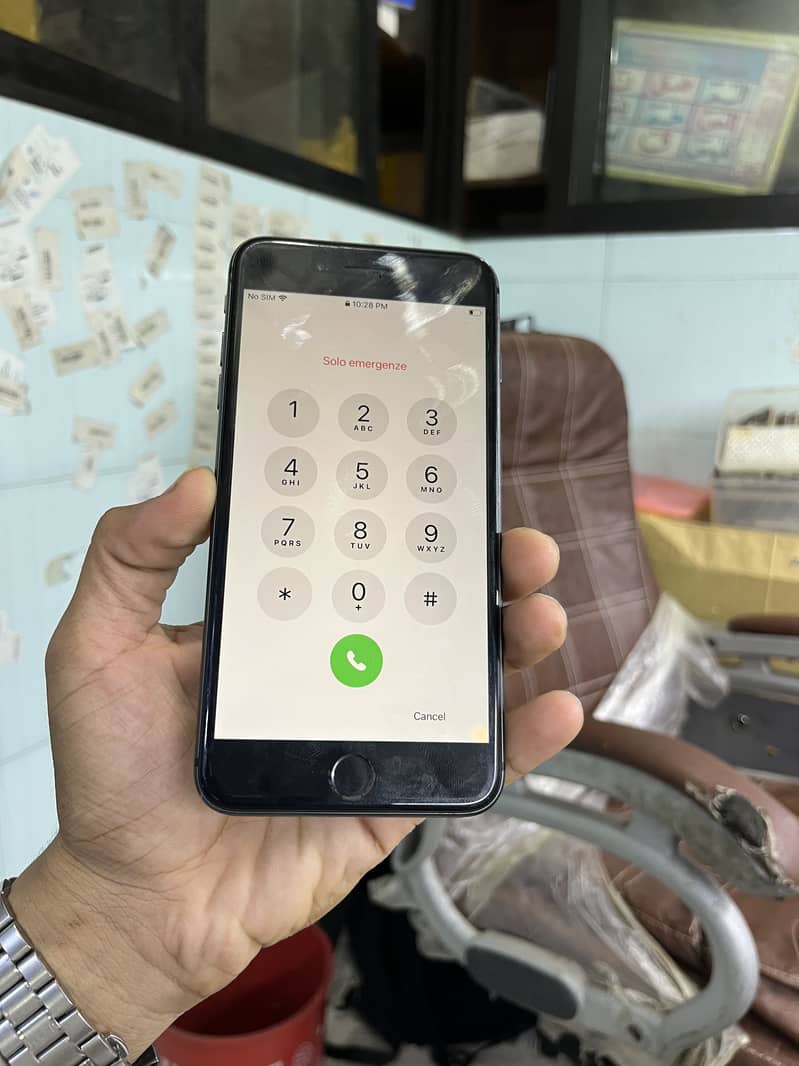 Apple iPhone 8 Plus 1