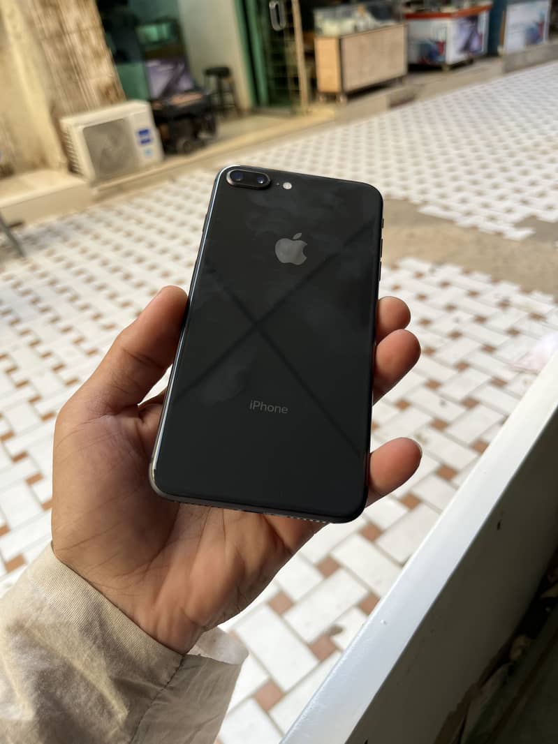 Apple iPhone 8 Plus 2