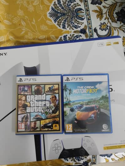 Playstation 5 Slim disc edition Uk region with 2 disc