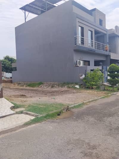 10-Marla Plot Available At Hot Location Near To Park Mosque & At Reasonable Price In New Lahore City Phase 3 Near To Bahria Town
