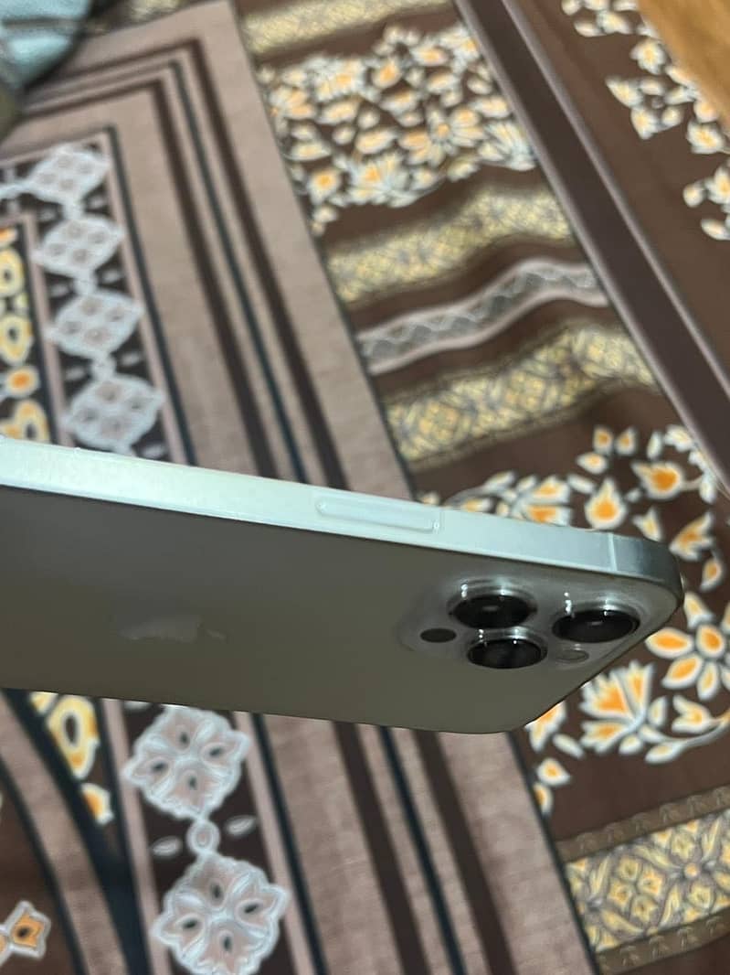 iPhone 12 Pro Max 4