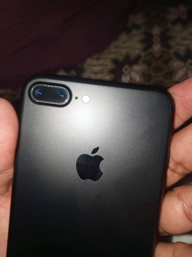 Apple iPhone 7 Plus 2