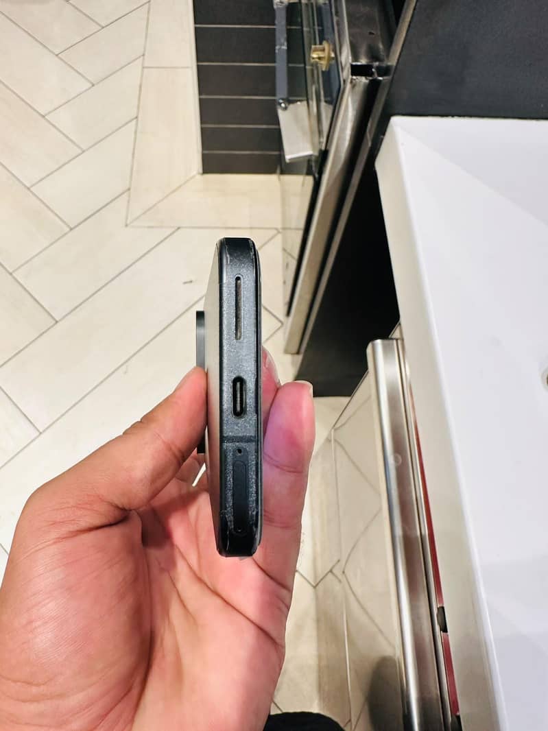 Google Pixel 9 4