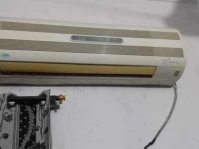 Used two AC Electrolux 1.5 & American 2 ton for urgent Sale
