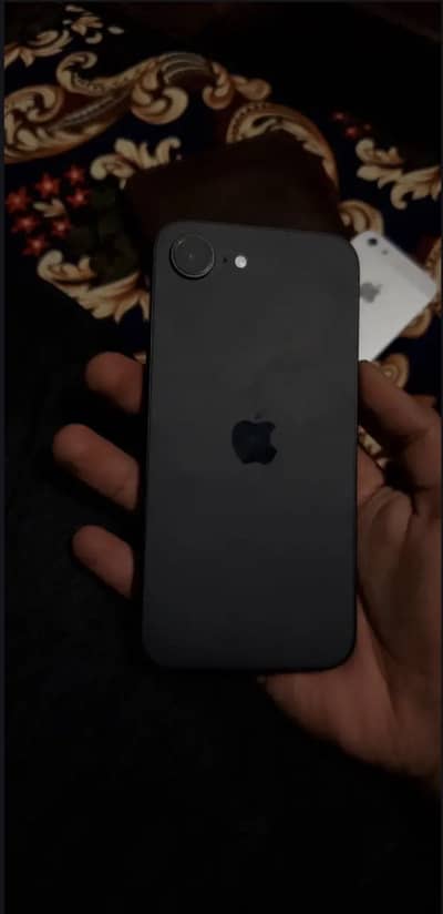 Apple iPhone 16e jv