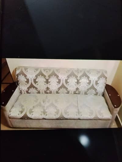 5 seat sofa slightly used located In bahawalpur 0301/7907152