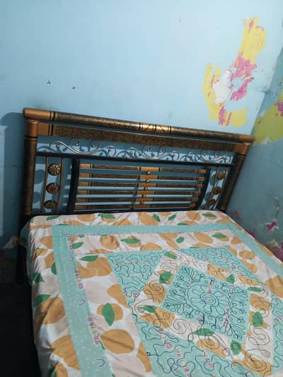 bilkul new condition hai size double bed 5/6 with mattress