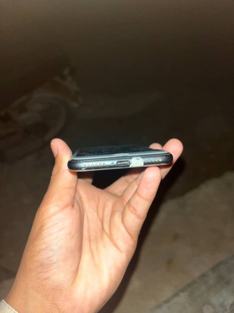 Apple iPhone 8 1
