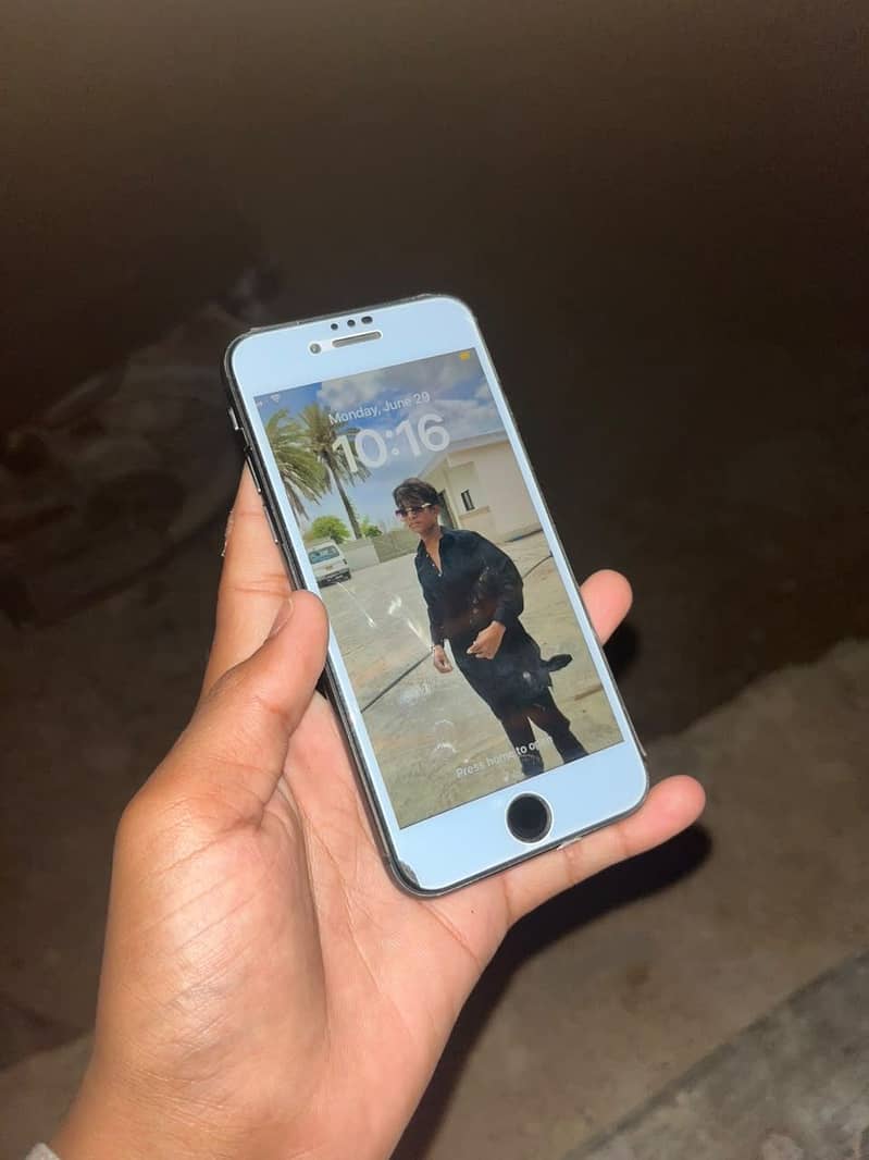 Apple iPhone 8 4