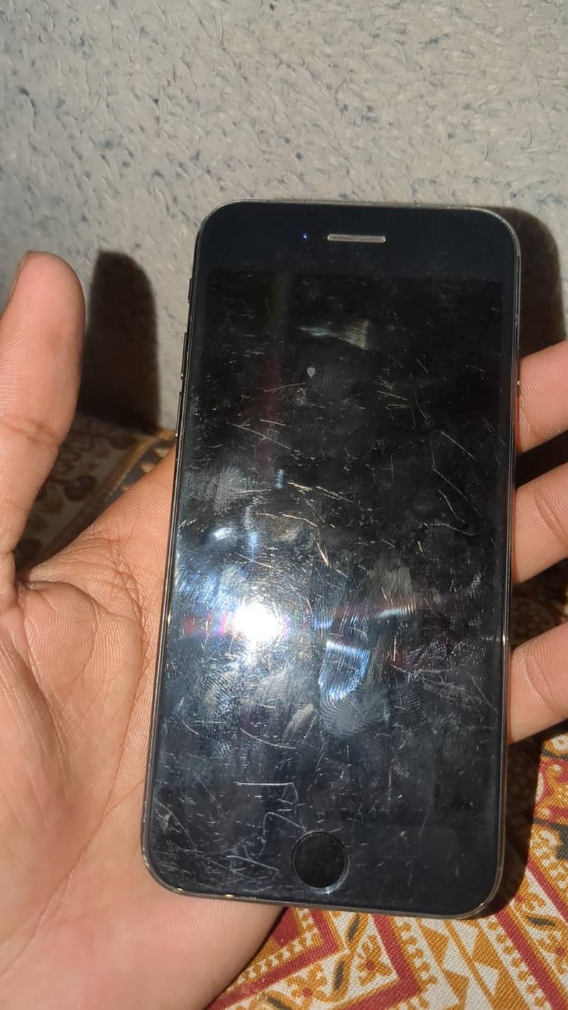 Apple iPhone 7 1