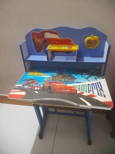 Clean Modern Desk / Study Table