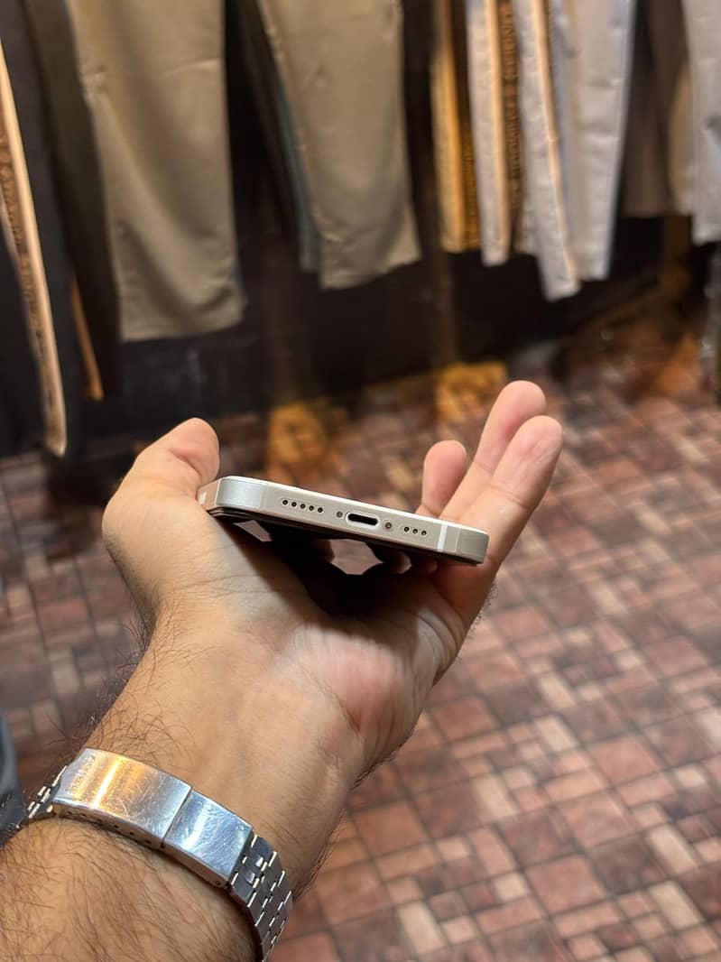 Apple iPhone 13 2