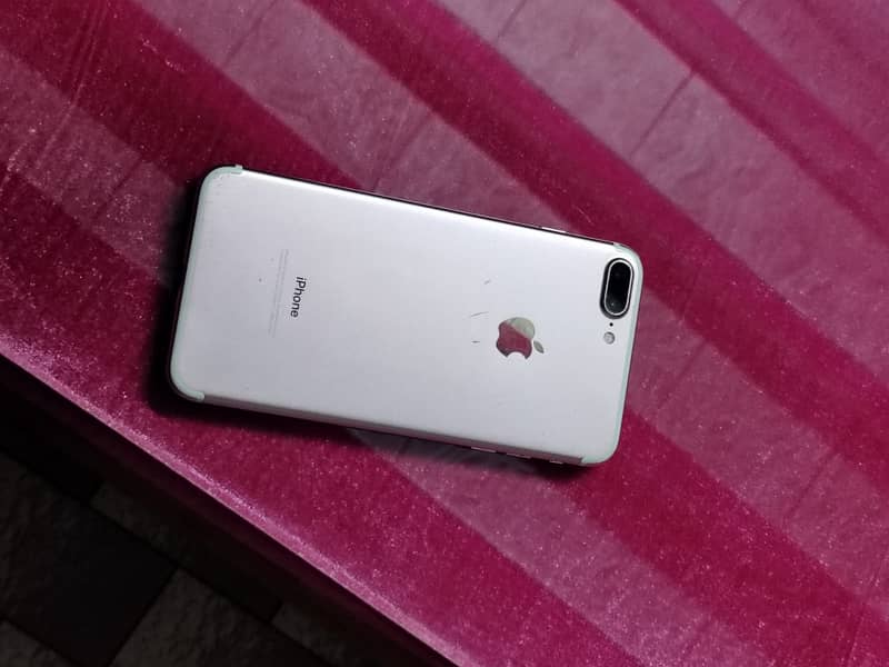 Apple iPhone 7 Plus 5