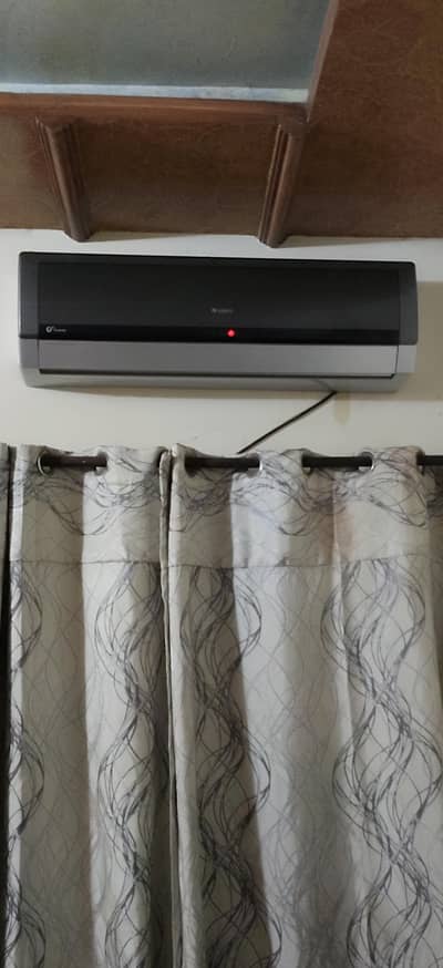 Gree Ac inverter 1.5 ton bilkul fresh condition hai