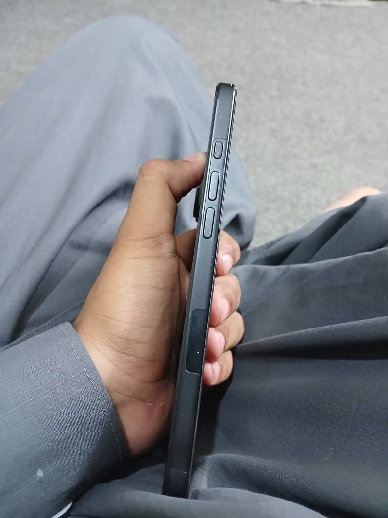 Apple iPhone 16 Plus 1