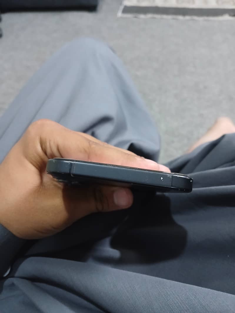 Apple iPhone 16 Plus 4