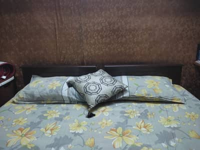 Bed without mattess