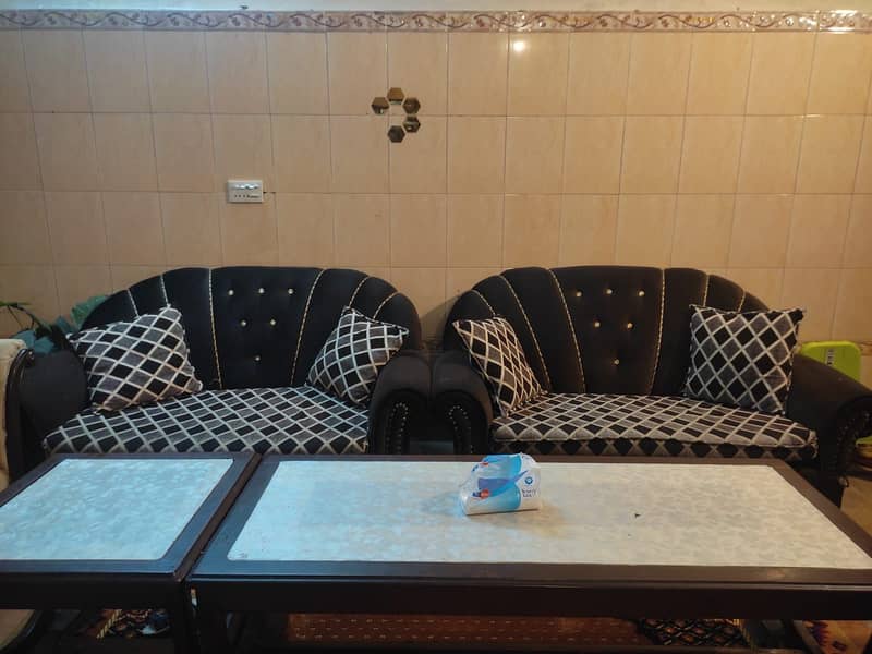 2 seater sofas and tables 0