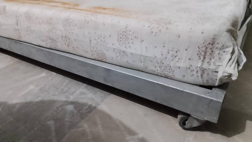 movable bed/iron bed 4