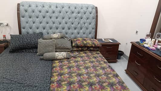 bedroom set in pure sheasham wood