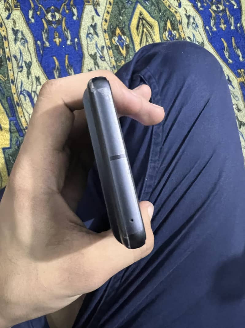 Google Pixel 8 4