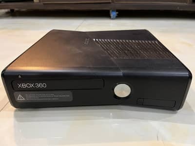 Xbox 360 Slim 4GB Bundle | 3 Original Controllers + Games + Accessorie
