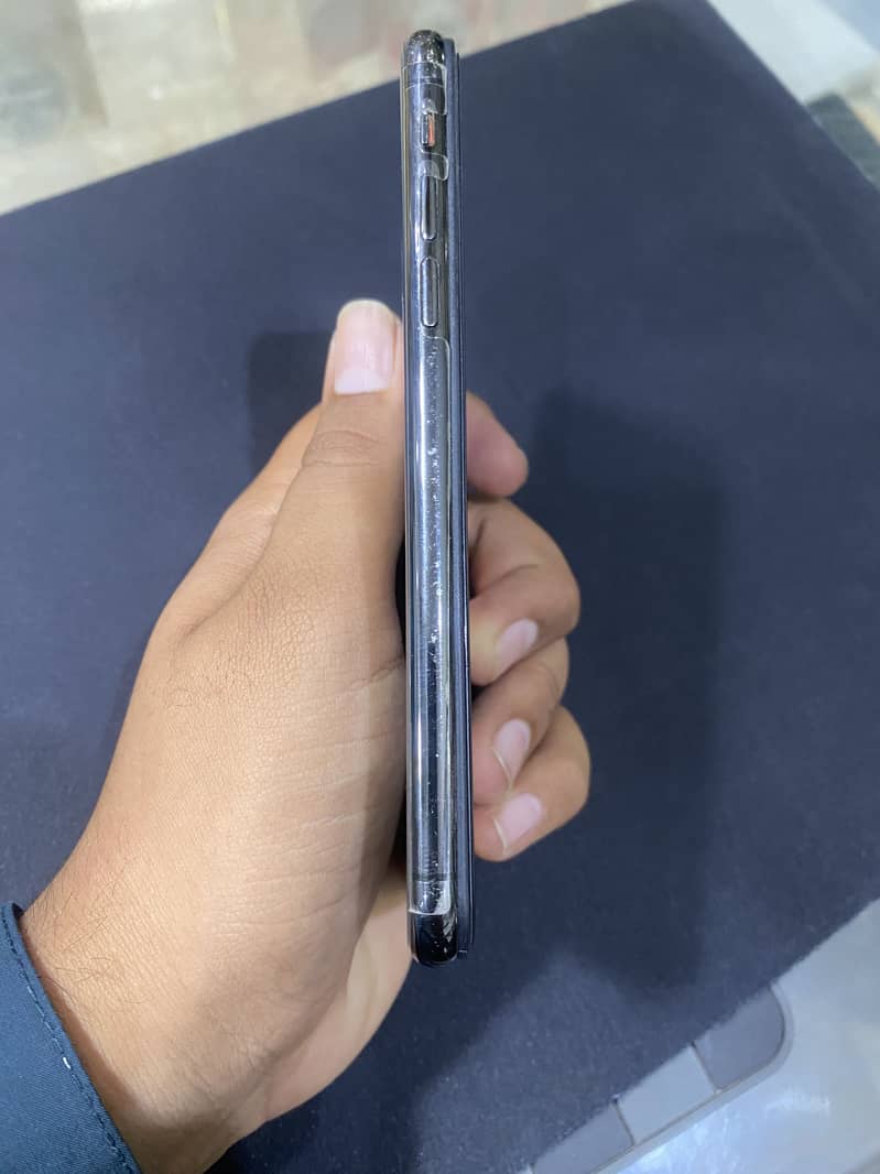 Apple iPhone X 3
