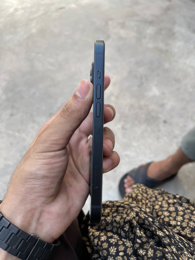 Apple iPhone 13 4